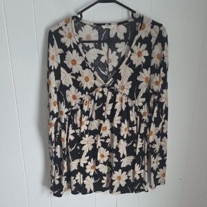 Black Floral V-Neck Long Sleeve Top with Cream & Gold Daisy Print